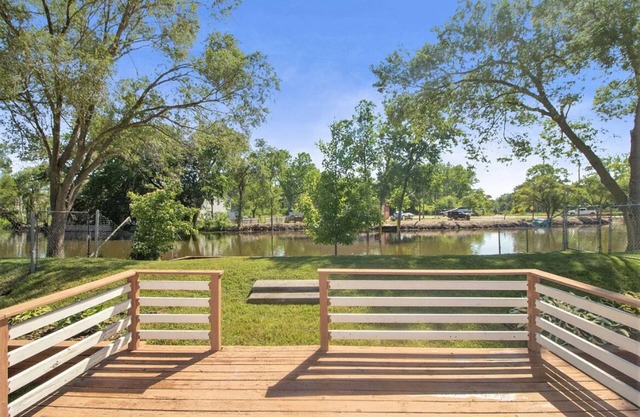Charming 2 bed waterfront home in quiet neighborhood w/boat parking!