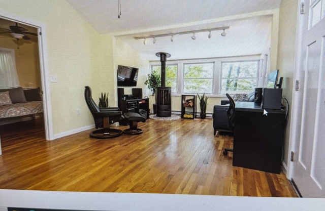 Charming 2-bedroom cottage in delightful Greenwood Lake with WiFi, AC