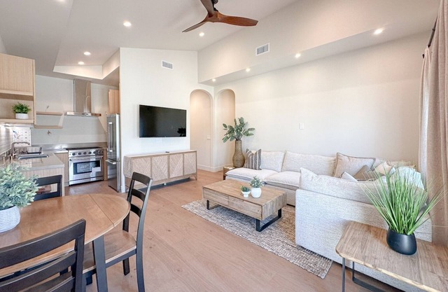 Charming 2-bedroom house in Redondo Beach with AC