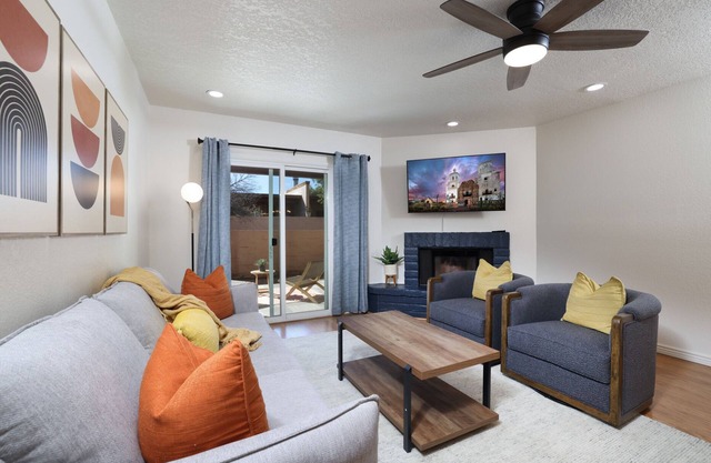 Charming 2-bedroom 2-bath townhome in central Tucson