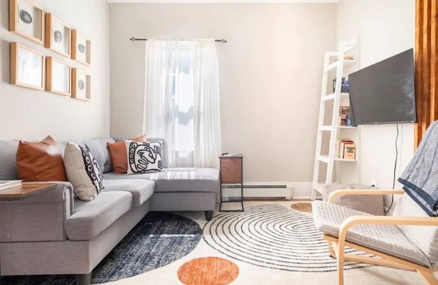 Charming 2-bedroom apartment with parking in lovely Somerville
