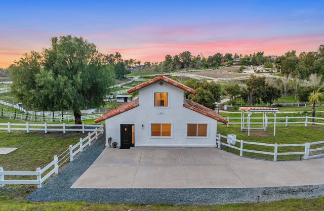 Charming 2-bedroom Casita with AC, WiFi in wonderful Temecula