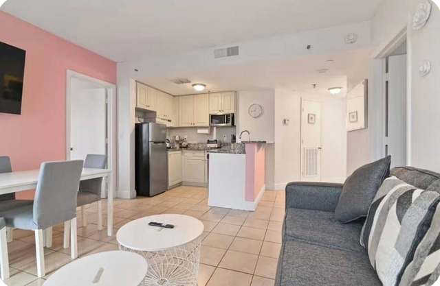 Charming 2-bedroom condo in fabulous Orlando close to Universal and Disney!