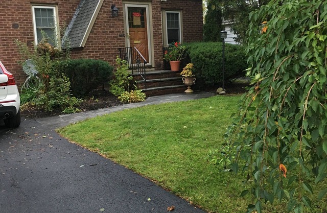 Charming 2-bedroom house with AC, fitness room, WiFi in Albany