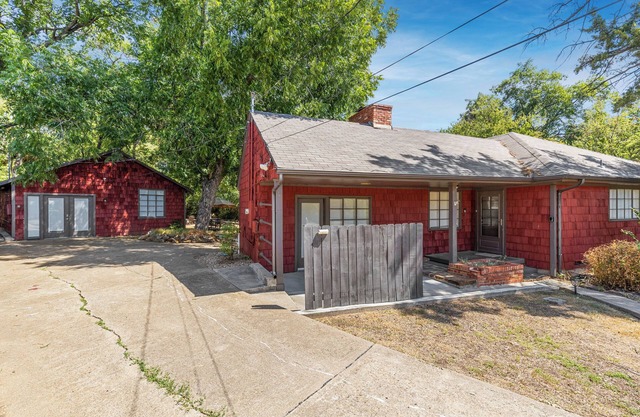 Charming 2-bedroom house with AC, WiFi in terrific Irving