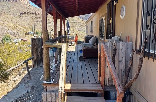 Charming 2-bedroom house with AC, WiFi in welcoming Oatman