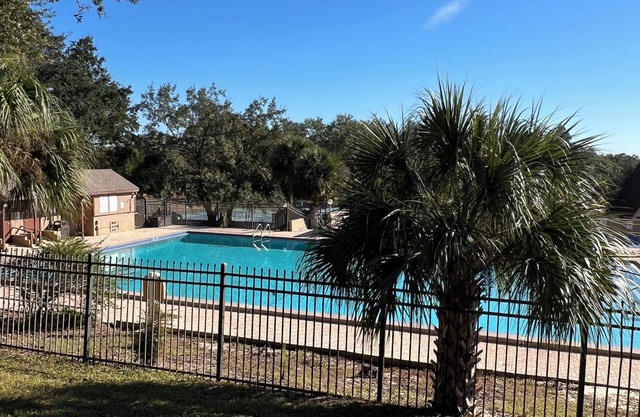 Charming 2-bedroom New Remodeled A-Frame House with Pool, Pickle Ball, Disney