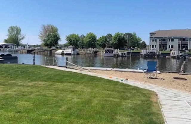 Charming 2-bedroom riverfront cottage in tranquil Au Gres with WiFi, AC