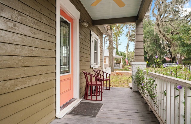 Charming 2-bedroom Shrimper's Cottage Close to Thunderbolt Marina in Savannah