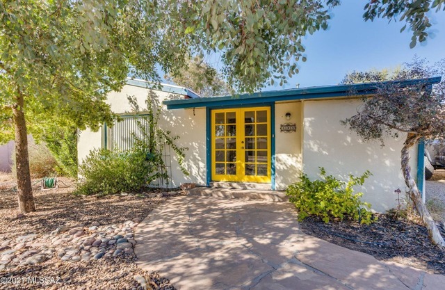 Charming 2 BR Home with Patios and Amazing Sunsets