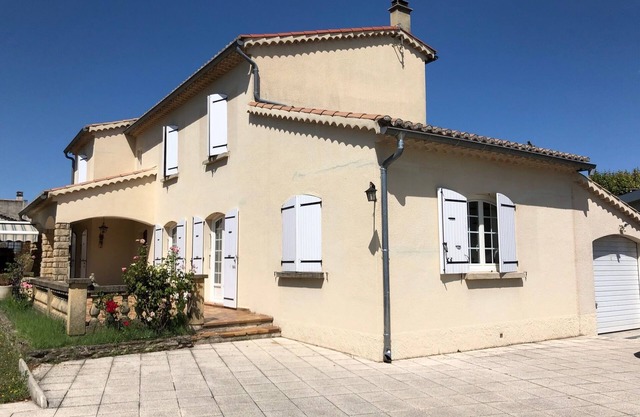 Charming 220m² Villa, 5 bedrooms, pool (heated), in Provence, 4-star * rated