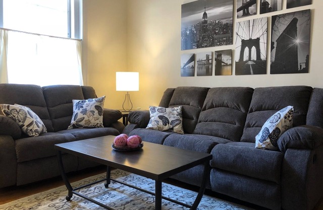 Charming 2BD/2BA near Rittenhouse sq