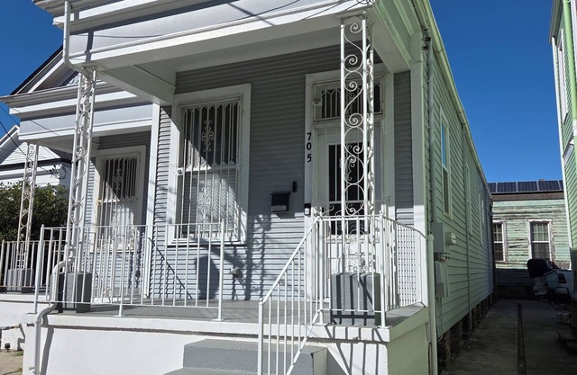 Charming 2BR, 5 Beds, 8 guest home in New Orleans Lower Garden District