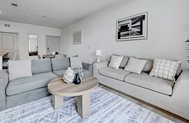 Charming 2BR Apt w/ Hill Country Setting & City Access