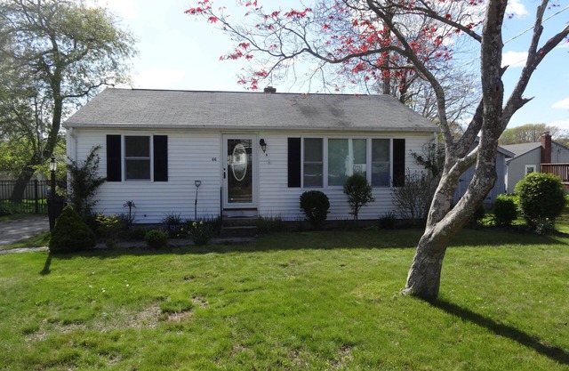 Charming 2BR cottage, new deck, grill, AC, open floor plan, Washer/Dryer & MORE!