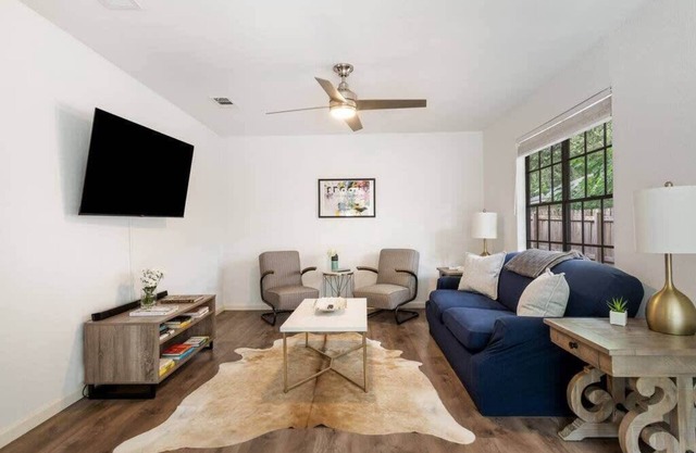 Charming 2BR Home and Large Backyard