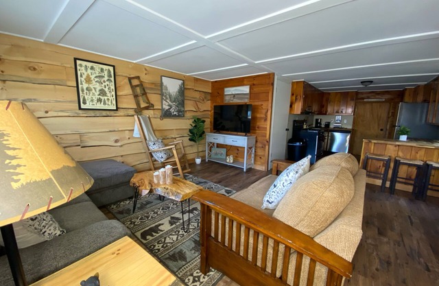 Charming 2BR in the Heart of the Adirondacks in Indian Lake NY.
