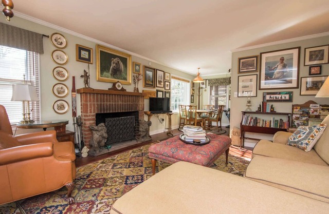 Charming 2BR w/Spacious Yard Near Lake Juian