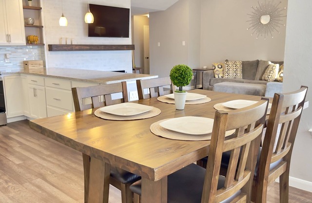 Charming 3/2 - Extended stay discounts