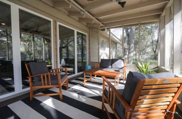 Charming 3-BDR East Austin Retreat with Spacious Backyard