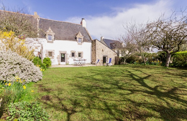 Charming 3-Bed House with Garden near Guérande's Salt Marshes, Beaches & La Baule