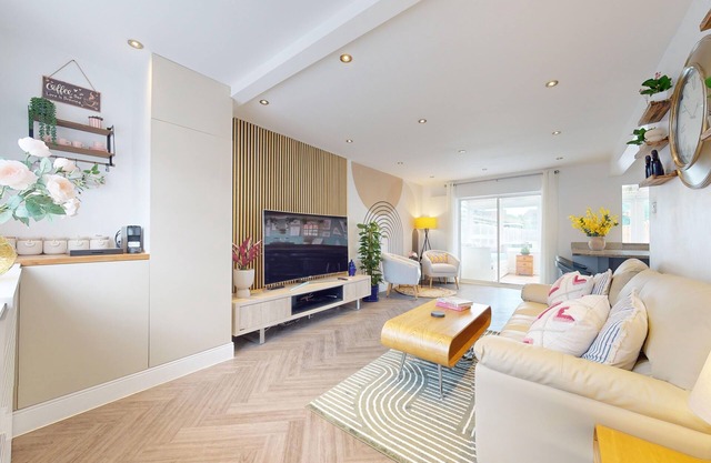 Charming 3-Bed Wimbledon Home with Garden Views, Parking & Great Location