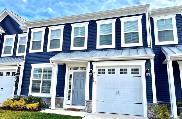 Charming 3-Bedroom Townhome in Gated Sawgrass Community – Minutes to Beaches!