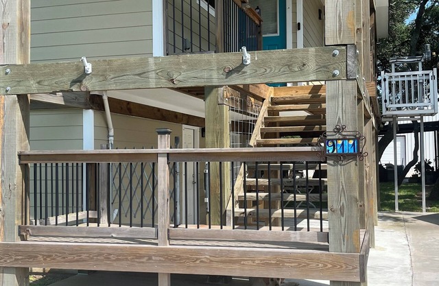 Charming 3-bedroom house in Port O'Connor. Relax after a day at beach or fishing