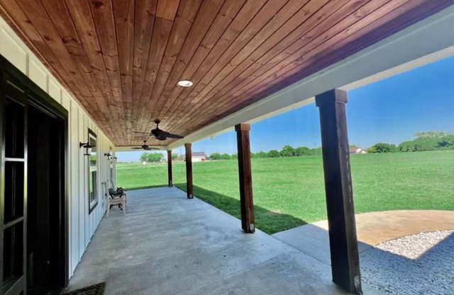 Charming 3-bedroom farmhouse with WiFi, AC in scenic Valley View