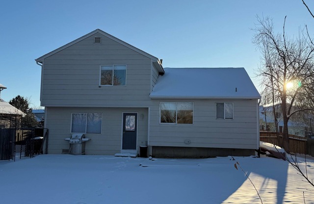 Charming 3-bedroom house in delightful Longmont with WiFi, AC