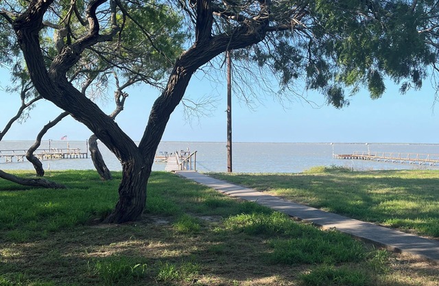 Charming 3-bedroom house in brilliant Riviera with AC, WiFi, and Private pier!
