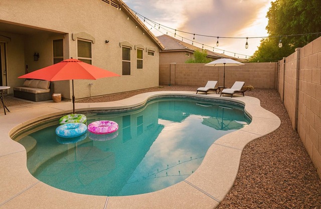 Charming 3-bedroom house with office, pool and gym in beautiful Waddell