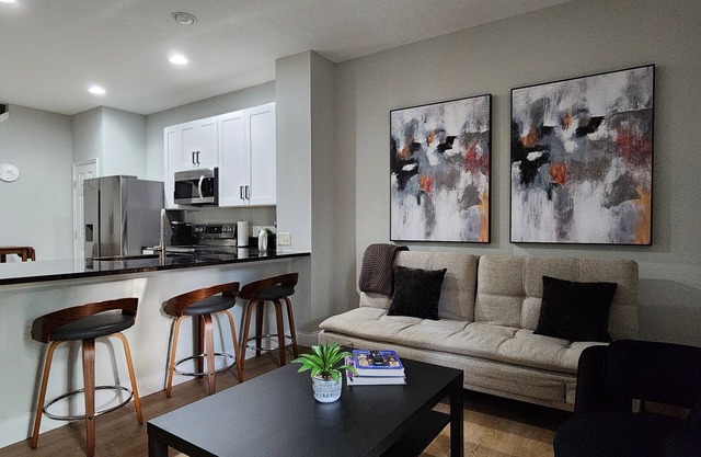 Charming 3-Bedroom Modern Townhome near Disney