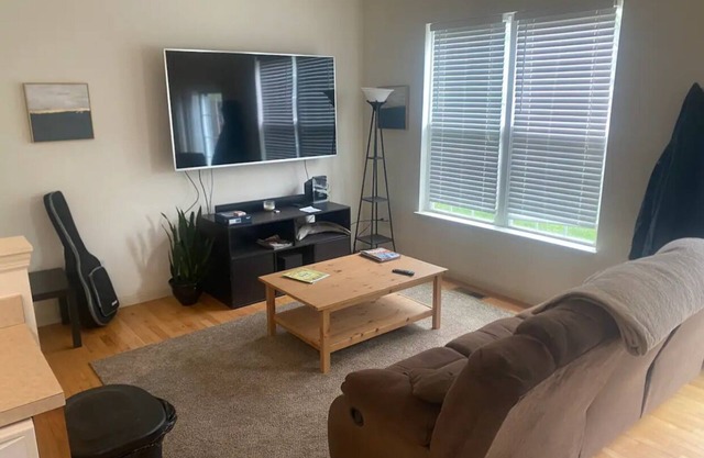 Charming 3-bedroom townhome with AC and WiFi in Boalsburg - 10 min from PSU.