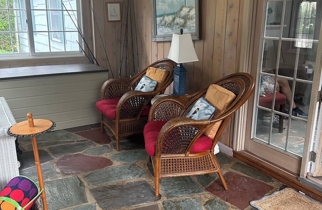 Charming 3-bedroom house with AC, in Hampton Bays NY South Hampton Township.