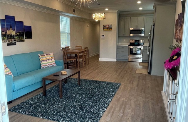 Charming 3-bedroom house with WiFi, AC in terrific New Orleans