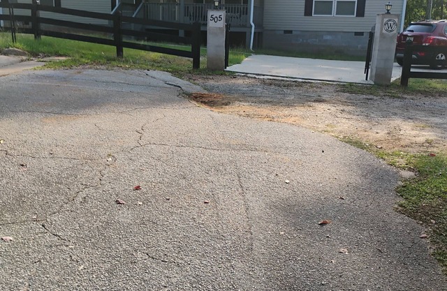 Charming 3-bedroom house in Sandersville with WiFi and AC