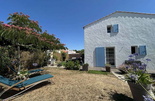 Charming 3-Room House 400m from Beach, L'Herbaudière