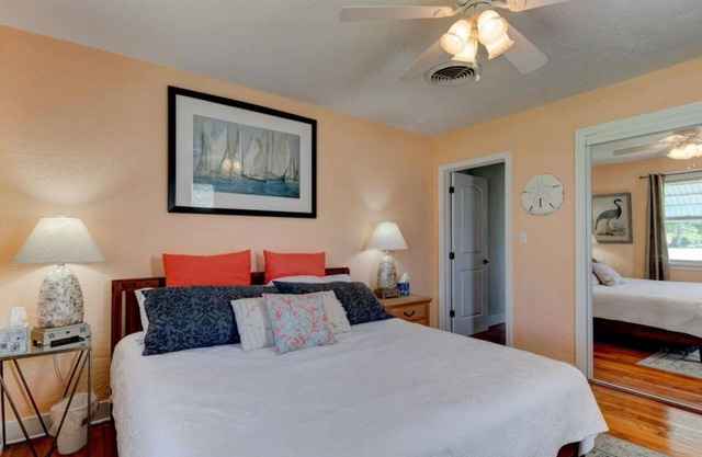 Charming 3BR BlueRiverBungalow, 6 min to Daytona Beach, 3 min drive to Pictona