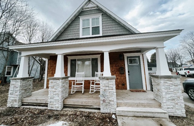 Charming 3BR Home. The Perfect Fall Escape Near Marquette, Waterfalls & Trails