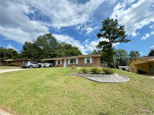 Charming 3BR with Interstate Access