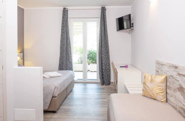 Charming 4-bedroom estate in enchanting Albaré Stazione with AC, WiFi