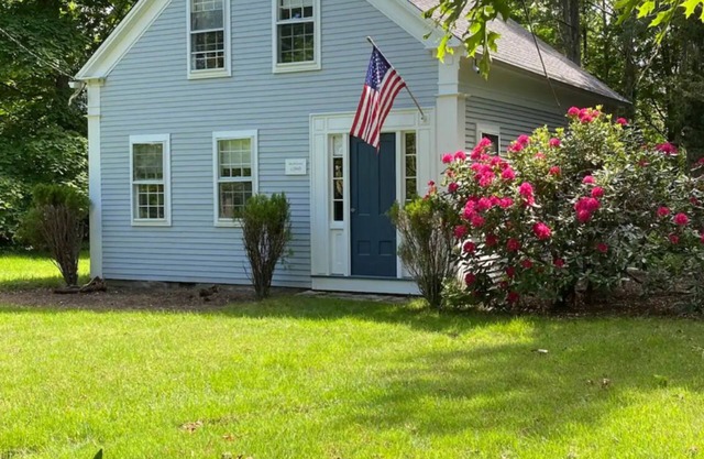 Charming 4-bedroom Cottage in the quaint village of Cotuit