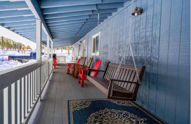 Charming 4-bedroom cabin with WiFi and AC in Forest Lakes