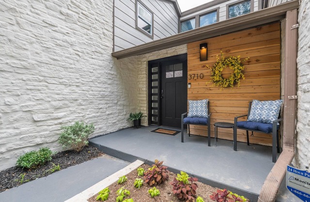 Charming 5 Bedroom w/Self Check-In, Garage Parking & Pet Friendly