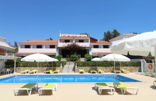 Charming Albufeira Escape Near Stunning Beaches & Bustling Nightlife