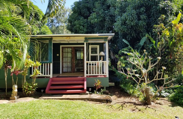 Charming Anahola Studio Cabin ~ Short Walk to Beach