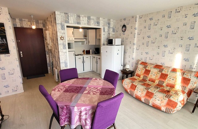 Charming apt with terrace, parking, near beach and shops