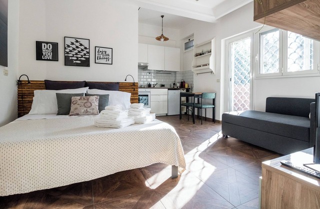 Charming Apartment in Rome EUR Laghetto with Large Terrace and Free Parking.