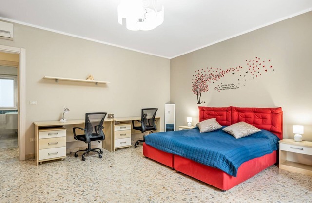 Charming Apartment Near Villa Bellini in Catania